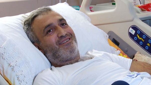 Kolon kanseri hasta Murat Kara (40) 'yüksek riskli' tadavi yöntemiyle sağlığına kavuştu Kolon kanseri hasta Murat Kara (40) 'yüksek riskli' tadavi yöntemiyle sağlığına kavuştu