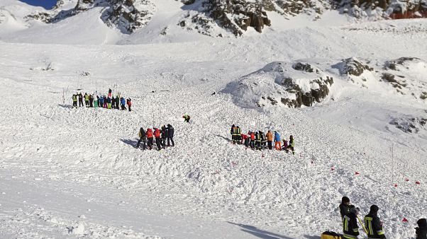 Una mujer y dos niños mueren en una avalancha en los Alpes italianos Una mujer y dos niños mueren en una avalancha en los Alpes italianos