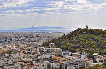 لاجئ سوري يطالب أثينا بـ 100 ألف يورو بعد إصابته بإعاقة خلال مطاردته من قبل خفر السواحل