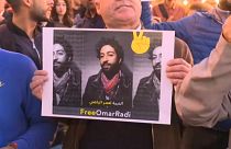 شاهد: مئات المغربيين يتظاهرون احتجاجاً على توقيف صحافي