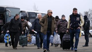 Ucrania y fuerzas prorrusas realizan intercambio de prisioneros tras el acuerdo alcanzado en París