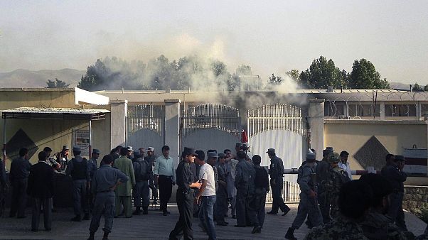 Afganistan'ın Tahar kentinde valilik yerleşkesine düzenlenen bir saldırı. (arşiv) Afganistan'ın Tahar kentinde valilik yerleşkesine düzenlenen bir saldırı. (arşiv)
