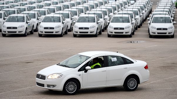 Yerli otomobilini görücüye çıkaran Türkiye'de halkın yüzde 39'unun araç almaya imkanı yok. Yerli otomobilini görücüye çıkaran Türkiye'de halkın yüzde 39'unun araç almaya imkanı yok.