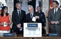 El presidente Sebastián Piñera junto a parte de su gabinete. 
