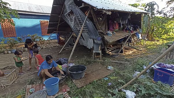 Filipinler'deki Ursula Tayfunu'nda ölü sayısı 41'e çıktı Filipinler'deki Ursula Tayfunu'nda ölü sayısı 41'e çıktı