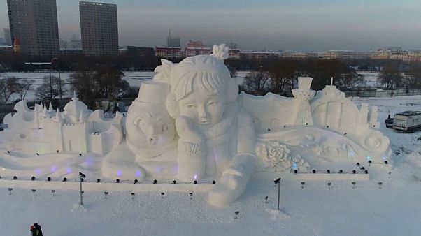 In Cina atmosfera magica al parco delle sculture di neve In Cina atmosfera magica al parco delle sculture di neve