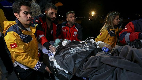 Somali'deki bombalı saldırıda yaralananlar tedavi için Türkiye'ye getirildi Somali'deki bombalı saldırıda yaralananlar tedavi için Türkiye'ye getirildi
