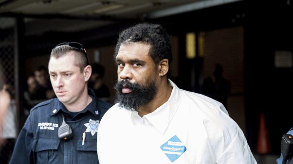 Grafton Thomas, suspecté d'une attaque antisémite à New York, est escorté par la police Grafton Thomas, suspecté d'une attaque antisémite à New York, est escorté par la police