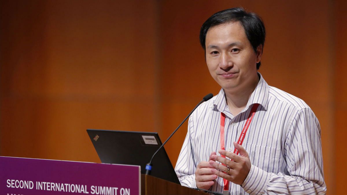 هی جیانکوی، دانشمند چینی که رهبری این گروه تحقیق را برعهده داشت