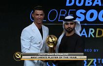 Cristiano Ronaldo et Lucy Bronze, joueurs européens de l'année