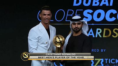 Cristiano Ronaldo y Lucy Bronze, ganadores del Globe Soccer Award