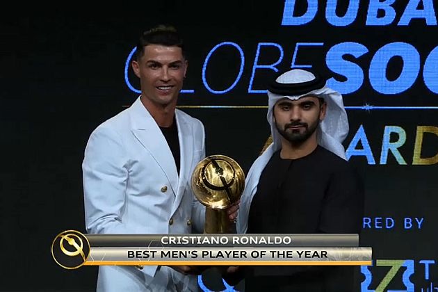 Cristiano Ronaldo et Lucy Bronze, joueurs européens de l'année