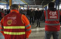 Comboios continuam a meio-gás em véspera do discurso de Macron