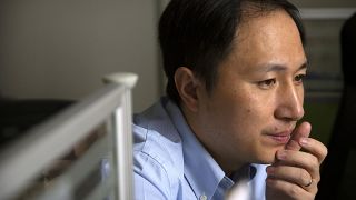 Κίνα: Τρία χρόνια φυλακή σε επιστήμονα για γενετικά τροποιημένα μωρά