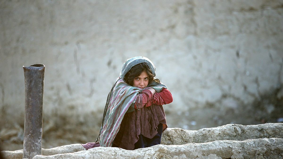 Afganistan'ın başkenti Kabil'de Teymeni mülteci kampında bir kız çocuğu  