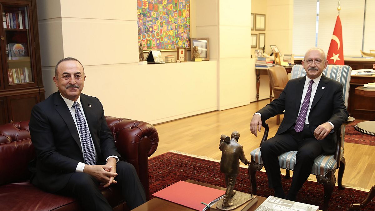 Dışişleri Bakanı Mevlüt Çavuşoğlu, CHP Genel Başkanı Kemal Kılıçdaroğlu ile Libya tezkeresi konusunda bilgilendirme yapmak için CHP Genel Merkezi'nde görüştü
