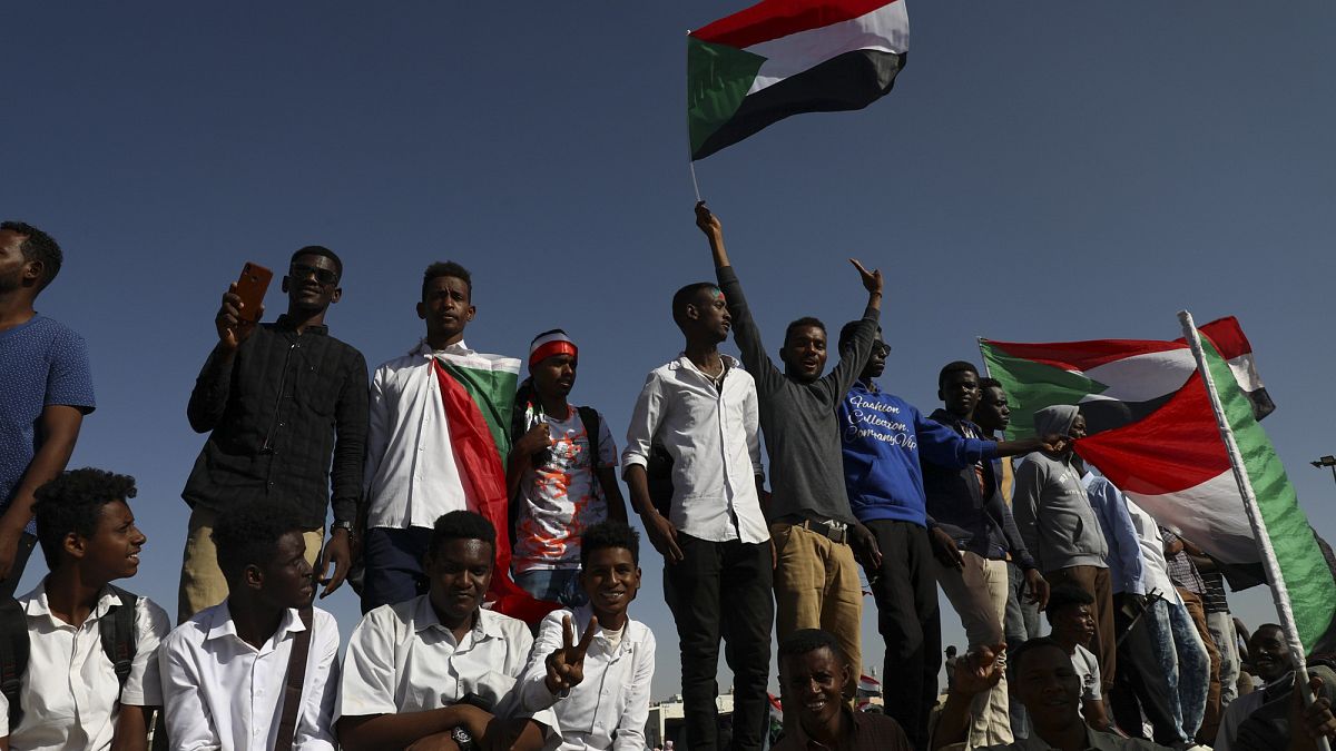 الحكم بالإعدام شنقا على 27 عضوا في جهاز المخابرات السوداني في قضية قتل متظاهر معتقل 