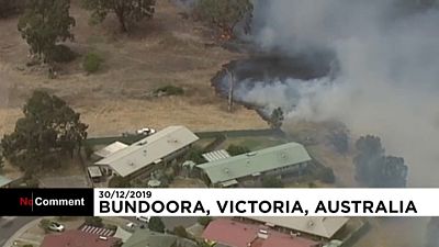 Lakott területeket fenyegetnek a tüzek Ausztráliában