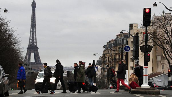 Las huelgas bloquean París y pasan factura a la economía francesa Las huelgas bloquean París y pasan factura a la economía francesa