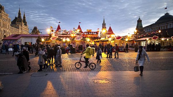 Kamionokkal hordták a műhavat Moszkvába, hogy legyen mit eltakarítani Kamionokkal hordták a műhavat Moszkvába, hogy legyen mit eltakarítani