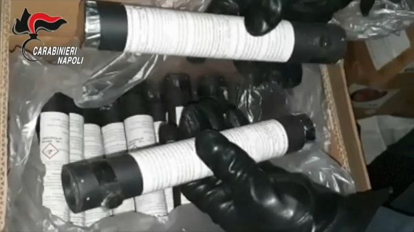 Fuochi d'artificio illegali: attenzione al "Quota 100" e alla nuova moda del lancio sulle auto Fuochi d'artificio illegali: attenzione al "Quota 100" e alla nuova moda del lancio sulle auto