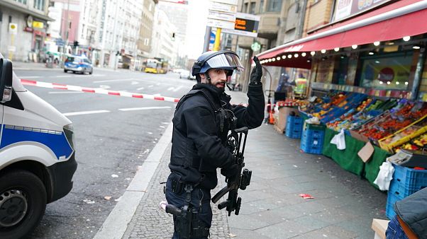 Nahe des Checkpoint Charlie kam es am Montag zu einem Großeinsatz. Nahe des Checkpoint Charlie kam es am Montag zu einem Großeinsatz.