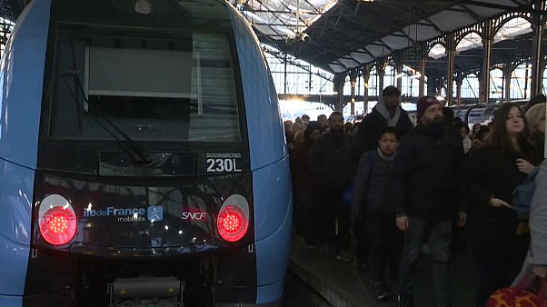 Jeden Tag Millionenverluste: Kostspieliger Dauerstreik in Frankreich Jeden Tag Millionenverluste: Kostspieliger Dauerstreik in Frankreich