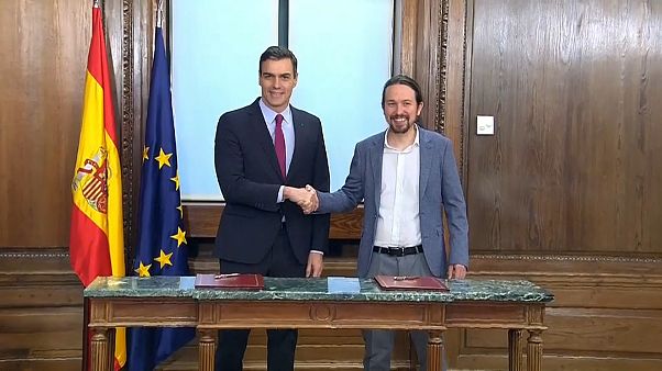 Sánchez e Iglesias sellan una coalición progresista "histórica" para transformar España Sánchez e Iglesias sellan una coalición progresista "histórica" para transformar España