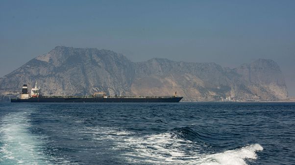 إيران تحتجز ناقلة في الخليج وتتهمها بتهريب أكثر من مليون لتر من الوقود إيران تحتجز ناقلة في الخليج وتتهمها بتهريب أكثر من مليون لتر من الوقود