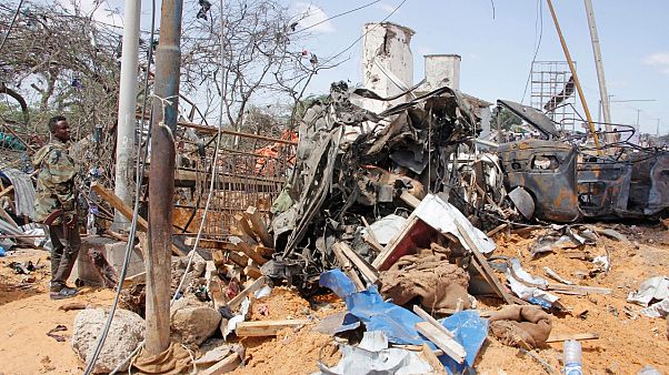 Somali'nin başkenti Mogadişu'da düzenlenen bombalı saldırı Somali'nin başkenti Mogadişu'da düzenlenen bombalı saldırı
