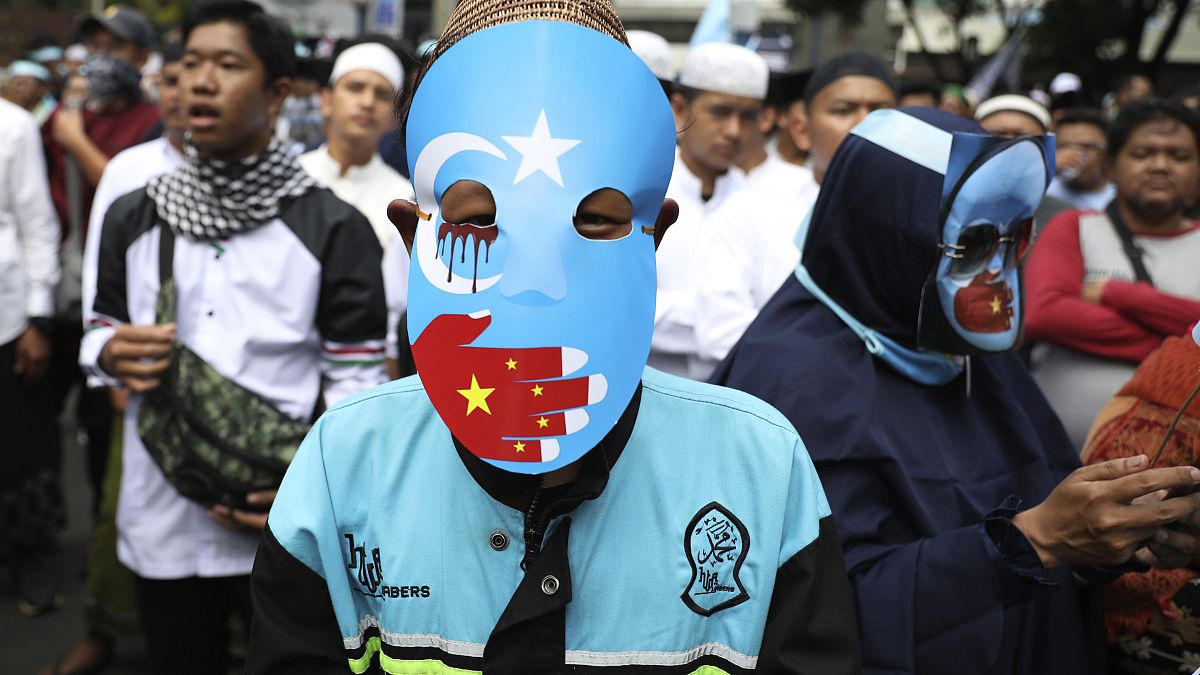 Trump Uygur politikalarından dolayı Çinli yetkililere yaptırım tasarısını onayladı