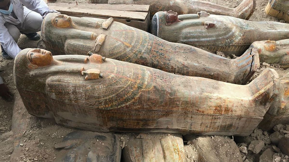 Luksor'da 30 ahşap lahit keşfedildi