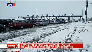 Schneechaos in Griechenland - Autofahrer sitzen 4-5 Stunden fest