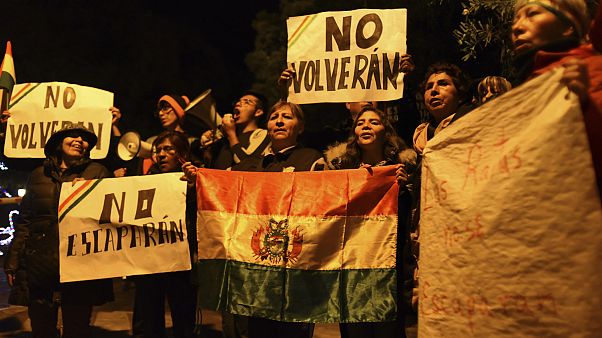España responde a Bolivia expulsando a tres de sus diplomáticos España responde a Bolivia expulsando a tres de sus diplomáticos