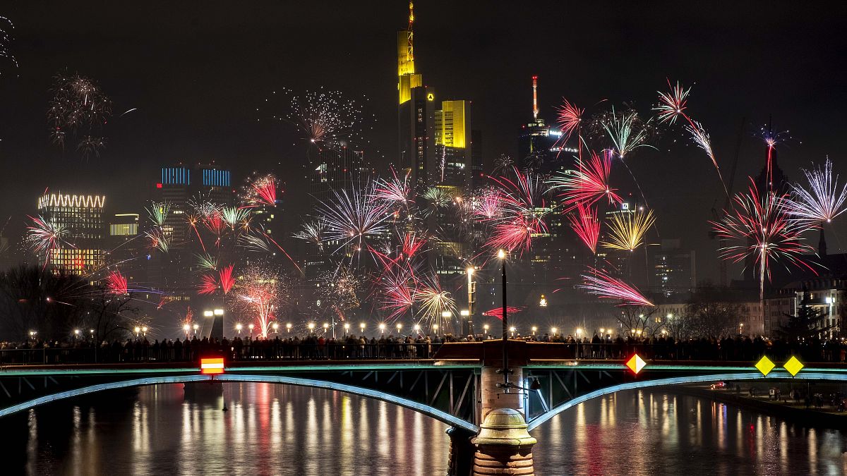 Η υποδοχή του νέου έτους στις ευρωπαϊκές πόλεις