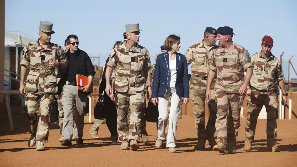 وزیر نیروهای مسلح فرانسه شب سال نوی میلادی را در خلیج فارس می‌گذراند