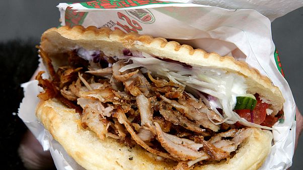 İngiltere'de 3 kadının kebabında hap çıktı, polis iki kişiyi gözaltına aldı İngiltere'de 3 kadının kebabında hap çıktı, polis iki kişiyi gözaltına aldı