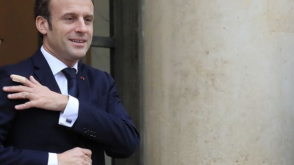 Emmanuel Macron fala esta noite e manifestantes esperam respostas Emmanuel Macron fala esta noite e manifestantes esperam respostas