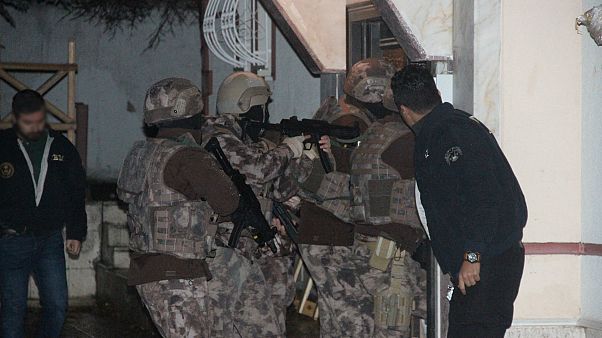 Ankara'da yılbaşında eylem hazırlığında olduğundan şüphelenilen 5 yabancı uyruklu yakalandı Ankara'da yılbaşında eylem hazırlığında olduğundan şüphelenilen 5 yabancı uyruklu yakalandı