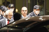 كارلوس غصن خلال مغادرته مركز احتجازه بعد دفعه لكفالة في طوكيو - اليابان /أبريل 2019 