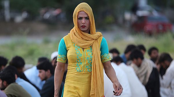 Pakistan'da transseksüel bireylere özel sağlık kartı uygulaması Pakistan'da transseksüel bireylere özel sağlık kartı uygulaması