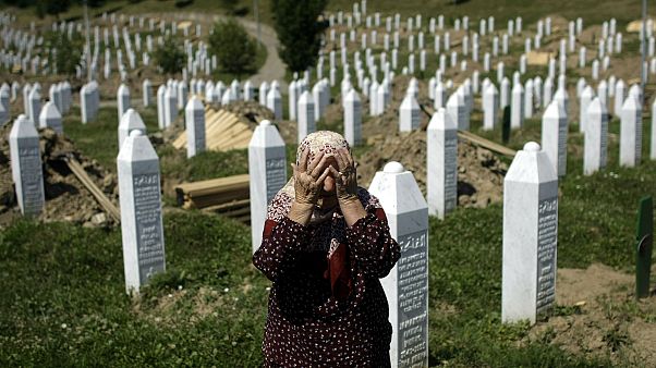 Bosna eski Sırp generali Srebrenitsa Katliamına katılmakla suçladı Bosna eski Sırp generali Srebrenitsa Katliamına katılmakla suçladı