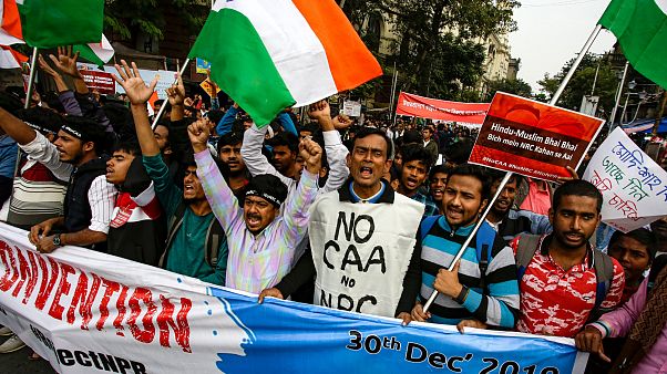 Des étudiants manifestent contre la loi sur la citoyenneté à Kolkata, en Inde le 30 décembre 2019. Des étudiants manifestent contre la loi sur la citoyenneté à Kolkata, en Inde le 30 décembre 2019.