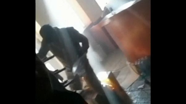 Embaixada dos EUA no Iraque destruída em resposta ao raide aéreo Embaixada dos EUA no Iraque destruída em resposta ao raide aéreo