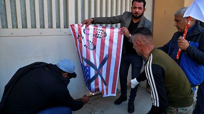 В Багдаде протестующие разгромили посольство США