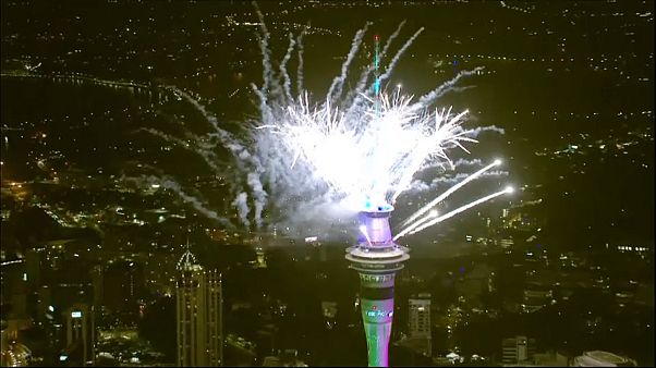 Feuerwerk und Tränengas: Ozeanien und Asien begrüßen das neue Jahr Feuerwerk und Tränengas: Ozeanien und Asien begrüßen das neue Jahr