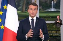 إيمانويل ماكرون مهنئاً الفرنسيين بالعام الجديد من قصر الإليزيه 