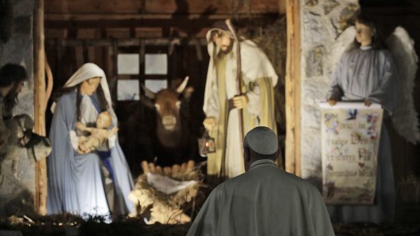 VIDEO: Il Papa colpisce seccato una fedele, poi si scusa per aver perso la pazienza VIDEO: Il Papa colpisce seccato una fedele, poi si scusa per aver perso la pazienza