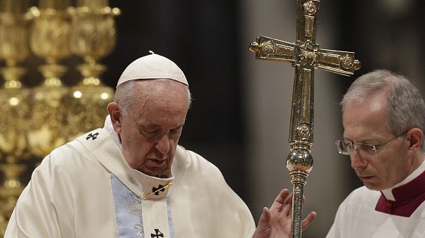 El papa Francisco pide perdón por golpear la mano de una peregrina demasiado efusiva El papa Francisco pide perdón por golpear la mano de una peregrina demasiado efusiva
