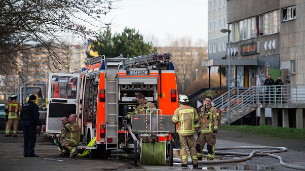 Berlino, un altro capodanno "turbolento" per polizia e vigili del fuoco Berlino, un altro capodanno "turbolento" per polizia e vigili del fuoco